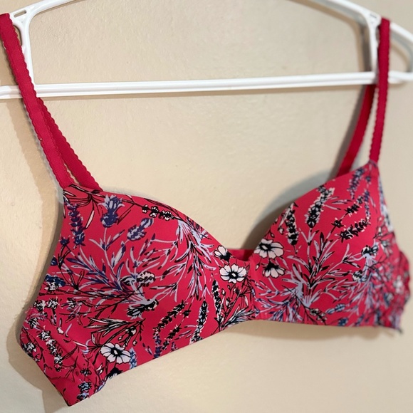 3/$10⚡️La Vie En Rose Red & Blue Floral Wireless Bra 34A - Picture 3 of 13